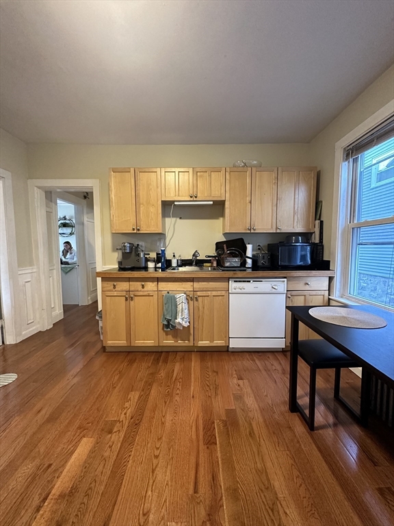 3 bed, 1.5 bath apartment for rent at 34 Justin Rd Unit 1, Oak Square