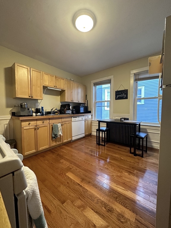 3 bed, 1.5 bath apartment for rent at 34 Justin Rd Unit 1, Oak Square — photo 2 of 8