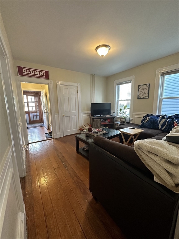 3 bed, 1.5 bath apartment for rent at 34 Justin Rd Unit 1, Oak Square — photo 5 of 8