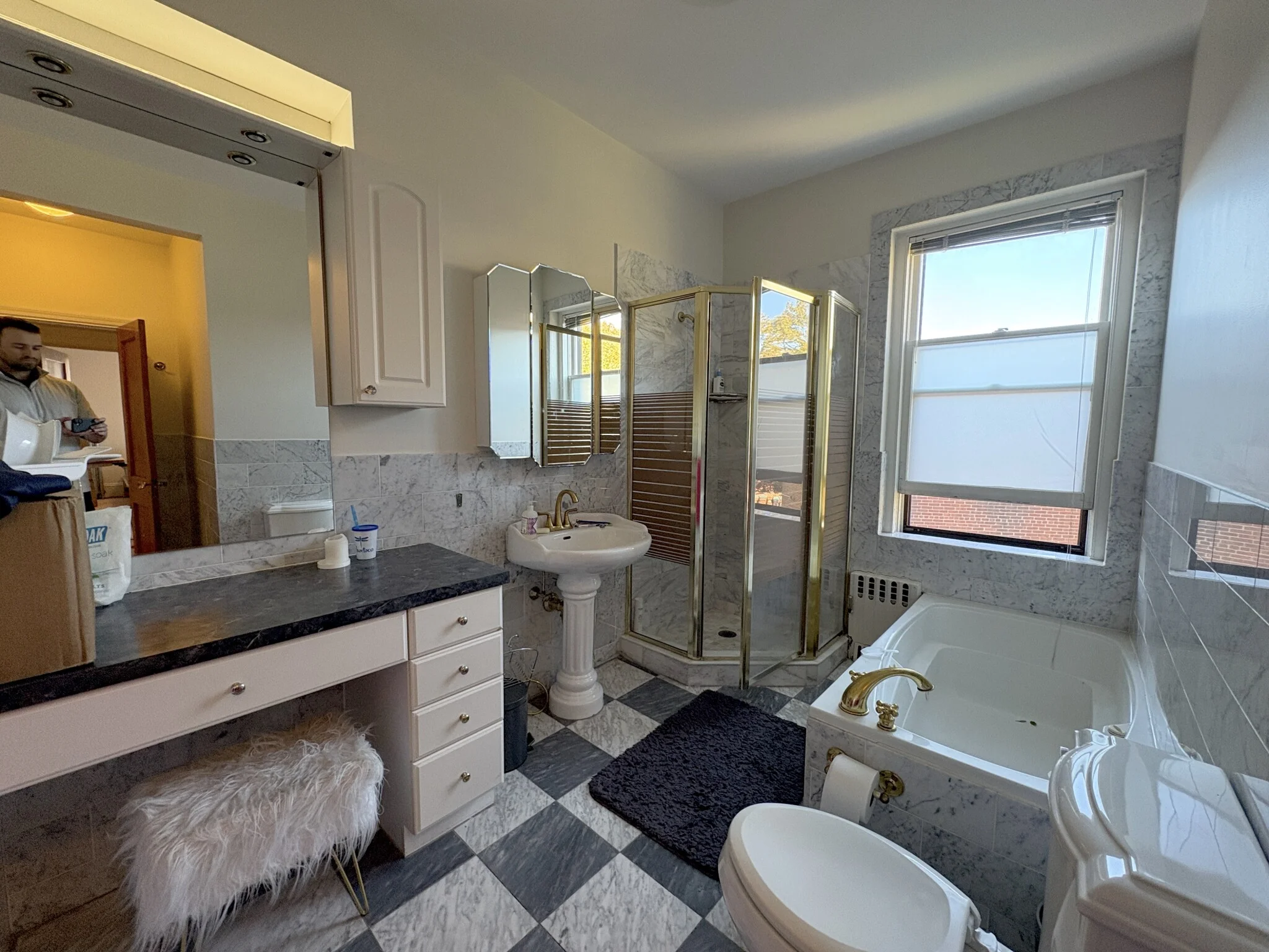 3 bed, 2 bath apartment for rent at 34 Kilsyth Rd Unit 3, Washington Square — photo 3 of 35