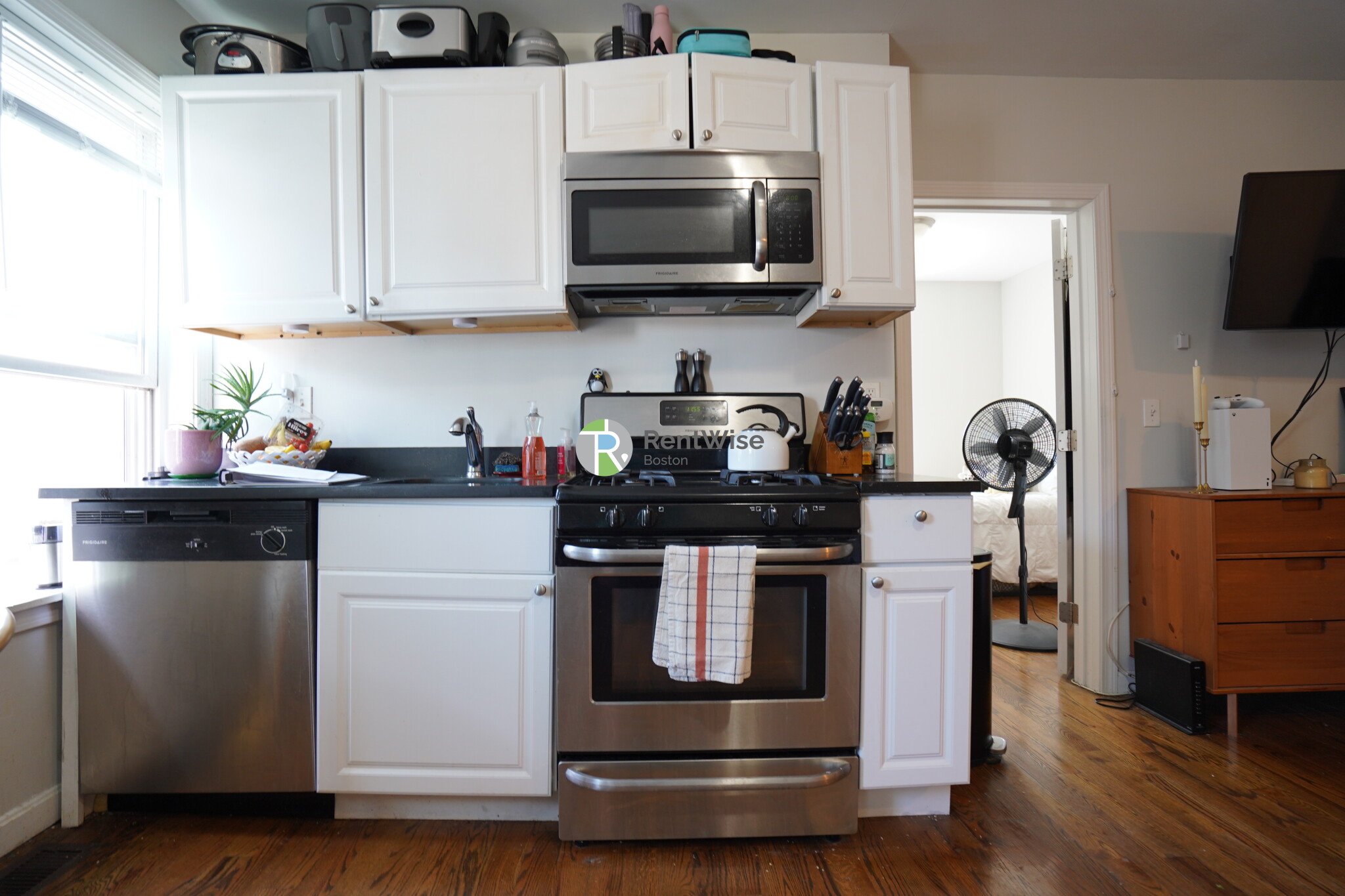 1 bed, 1 bath apartment for rent at 34 L St Unit 2, South Boston — photo 4 of 12