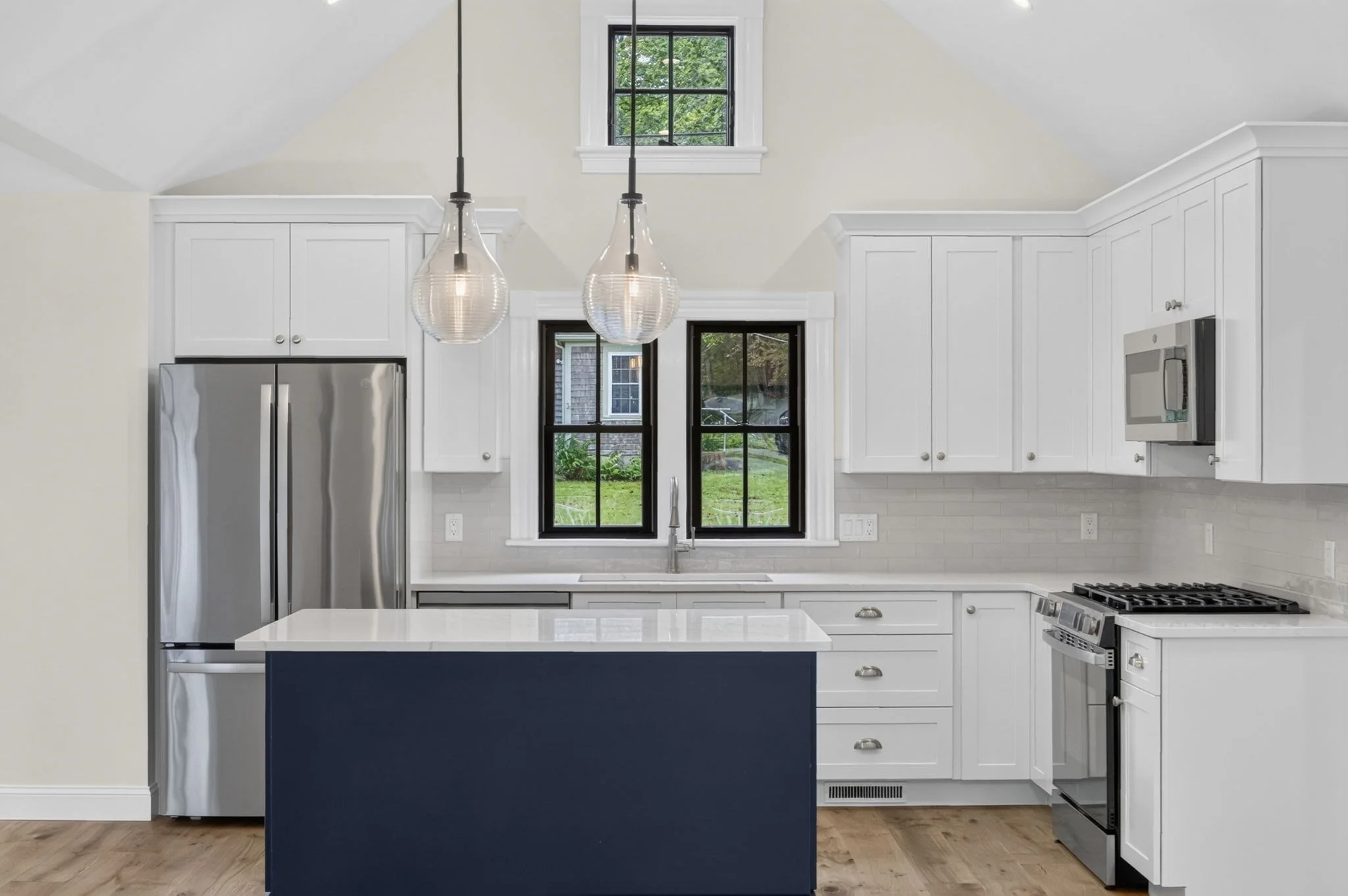 3 bed, 2 bath apartment for rent at 34 Lake St, Cotuit — photo 3 of 24