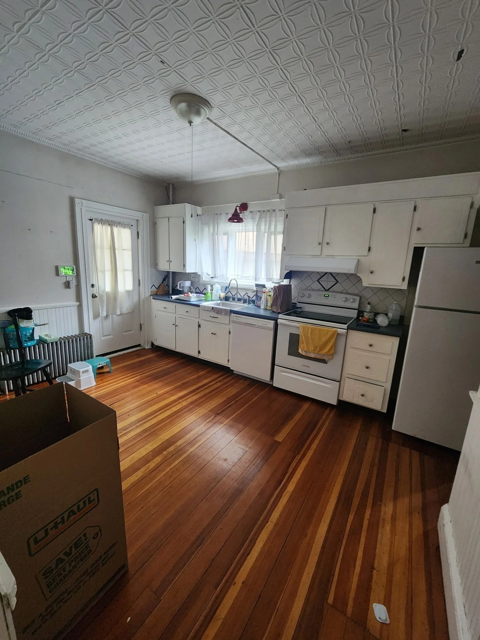 2 bed, 1 bath apartment for rent at 34 Laurel St Unit 1, Elmwood — photo 3 of 20