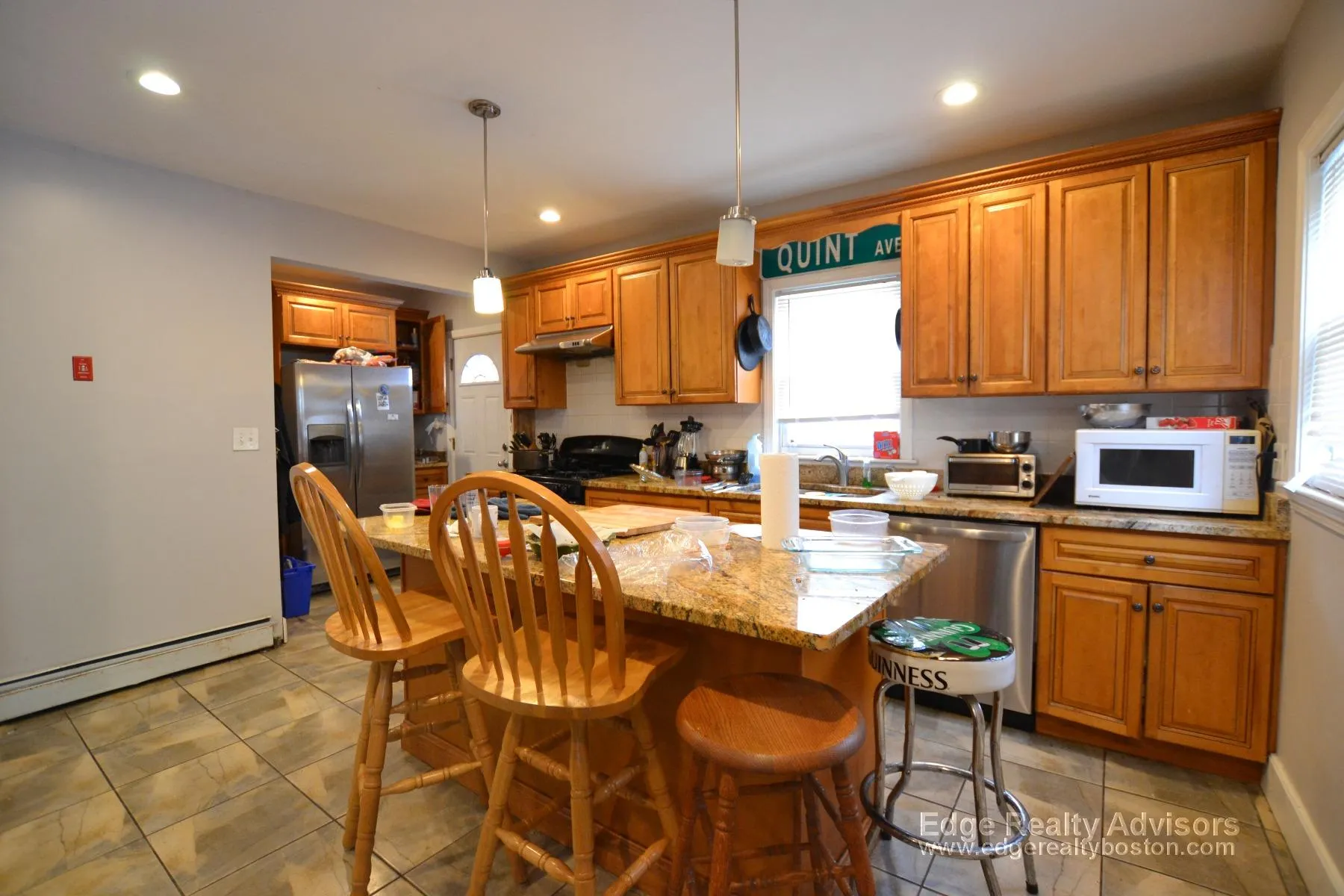 5 bed, 2 bath apartment for rent at 34 Long Ave Unit 1, Allston — photo 2 of 9