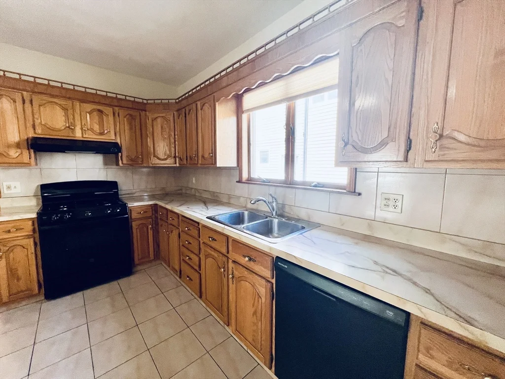 2 bed, 1 bath apartment for rent at 34 Medford St Unit 1, Medford — photo 8 of 30