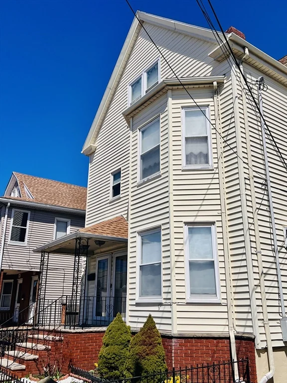 2 bed, 1 bath apartment for rent at 34 Medford St Unit 1, Medford — photo 2 of 30