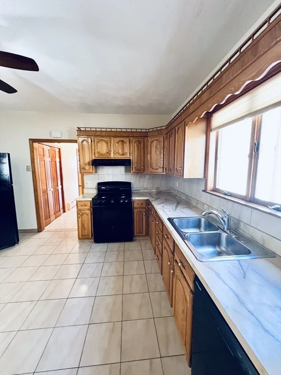 2 bed, 1 bath apartment for rent at 34 Medford St Unit 1, Medford — photo 5 of 30