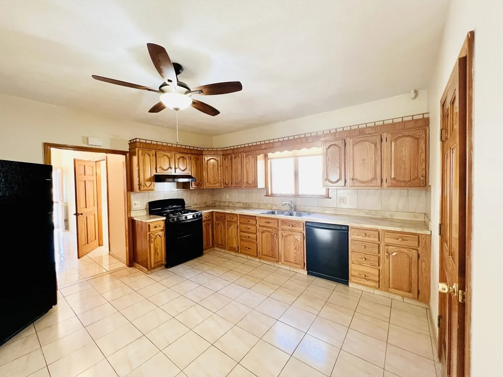 2 bed, 1 bath apartment for rent at 34 Medford St Unit 1, Medford — photo 4 of 30