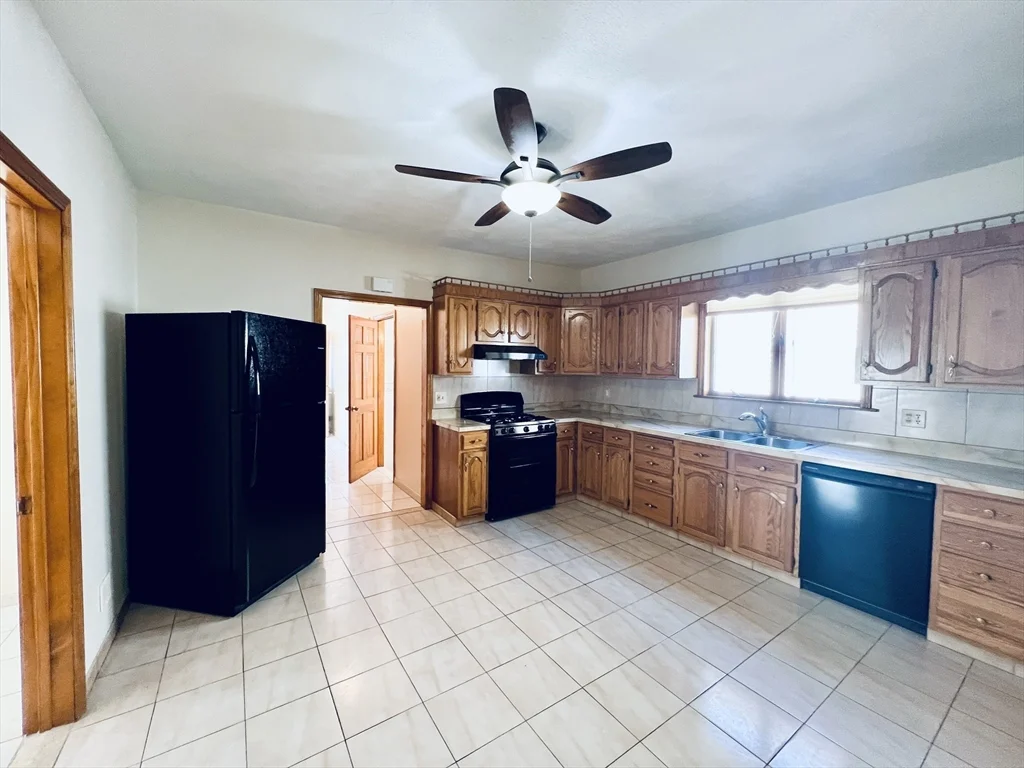 2 bed, 1 bath apartment for rent at 34 Medford St Unit 1, Medford — photo 6 of 30