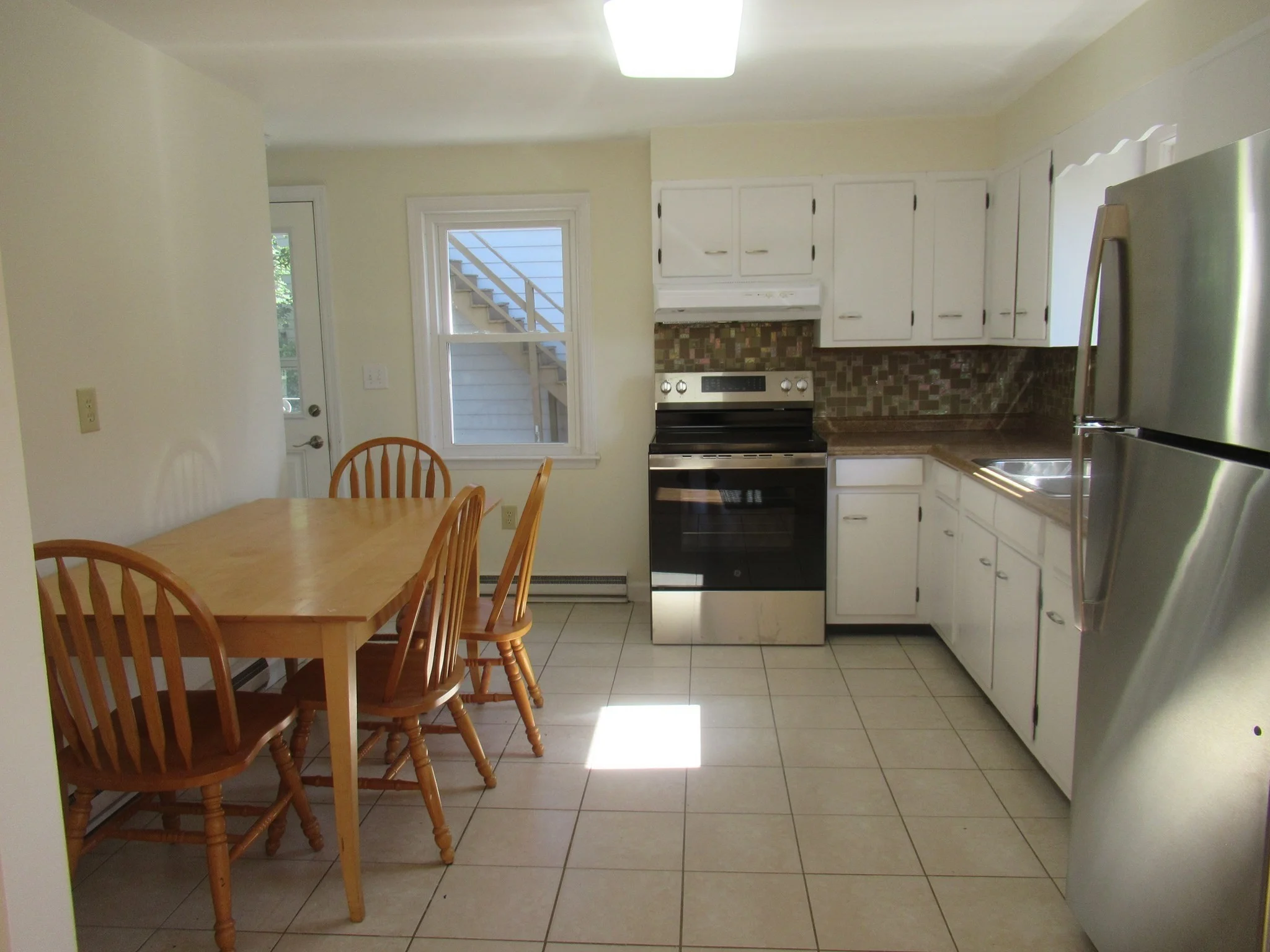 2 bed, 1 bath apartment for rent at 34 Middle St, Gloucester — photo 3 of 11