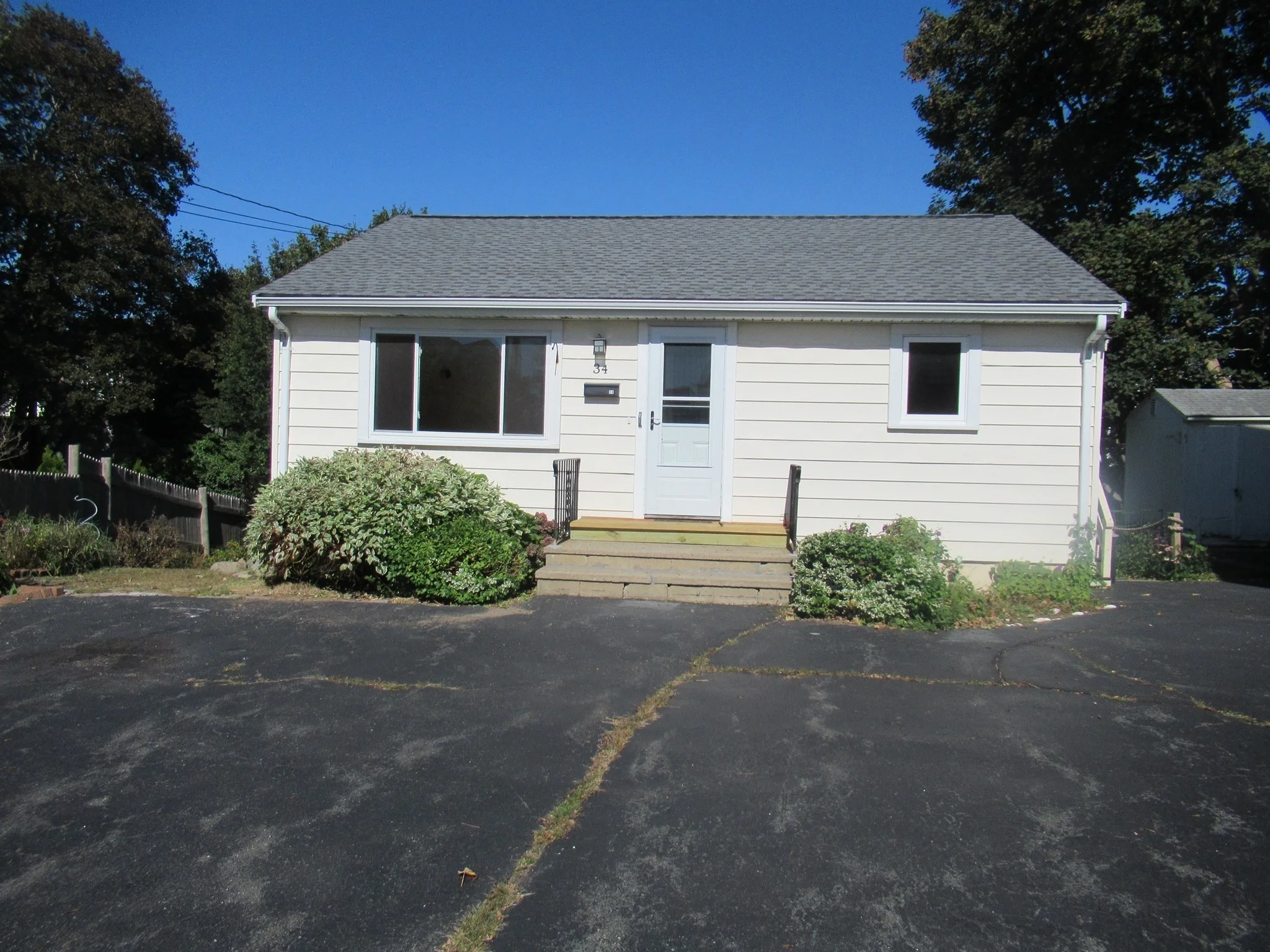 2 bed, 1 bath apartment for rent at 34 Middle St, Gloucester — photo 2 of 11