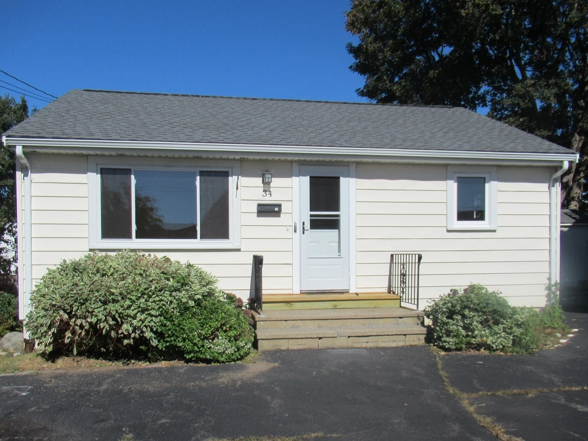 2 bed, 1 bath apartment for rent at 34 Middle St, Gloucester — photo 1 of 11
