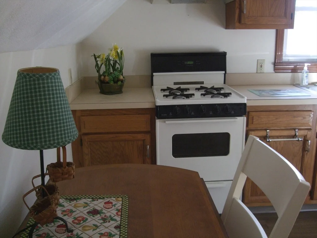 1 bed, 1 bath apartment for rent at 32-34 Moore Ave Unit 2, Franklin — photo 4 of 20