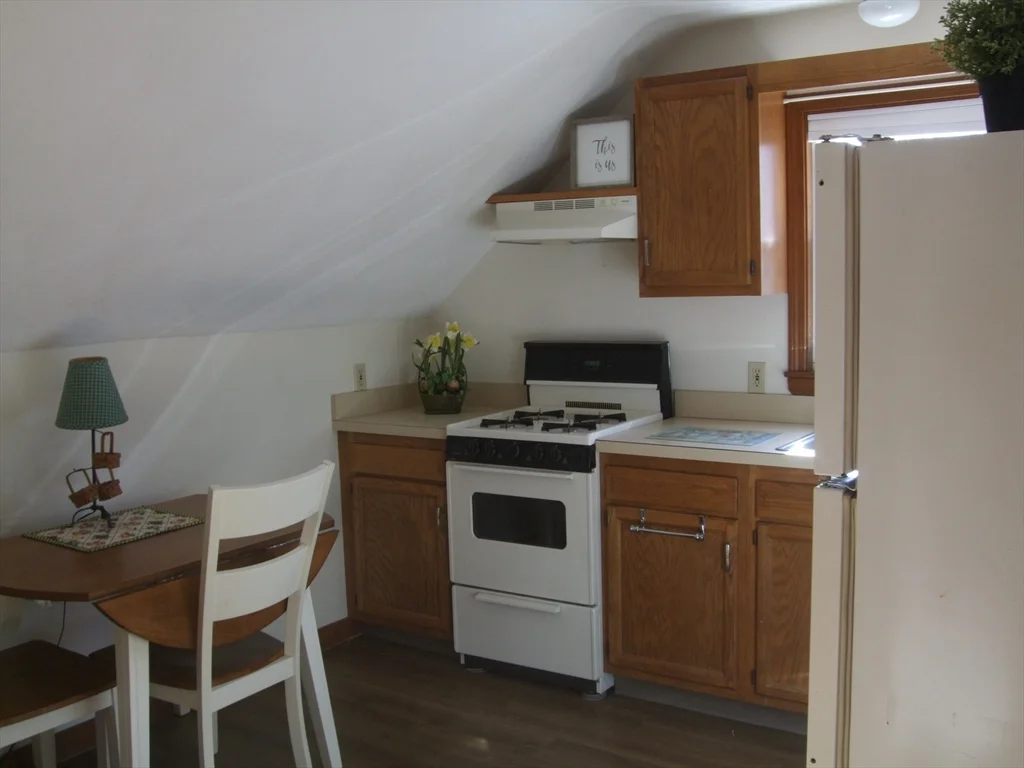1 bed, 1 bath apartment for rent at 32-34 Moore Ave Unit 2, Franklin