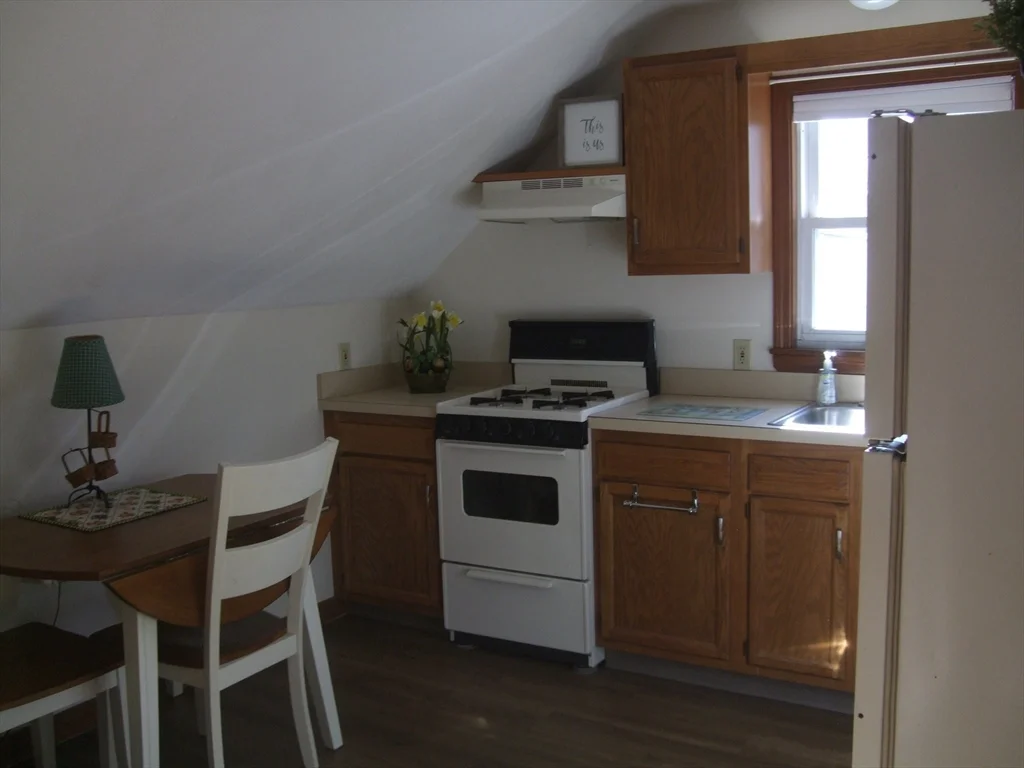 1 bed, 1 bath apartment for rent at 32-34 Moore Ave Unit 2, Franklin — photo 2 of 20