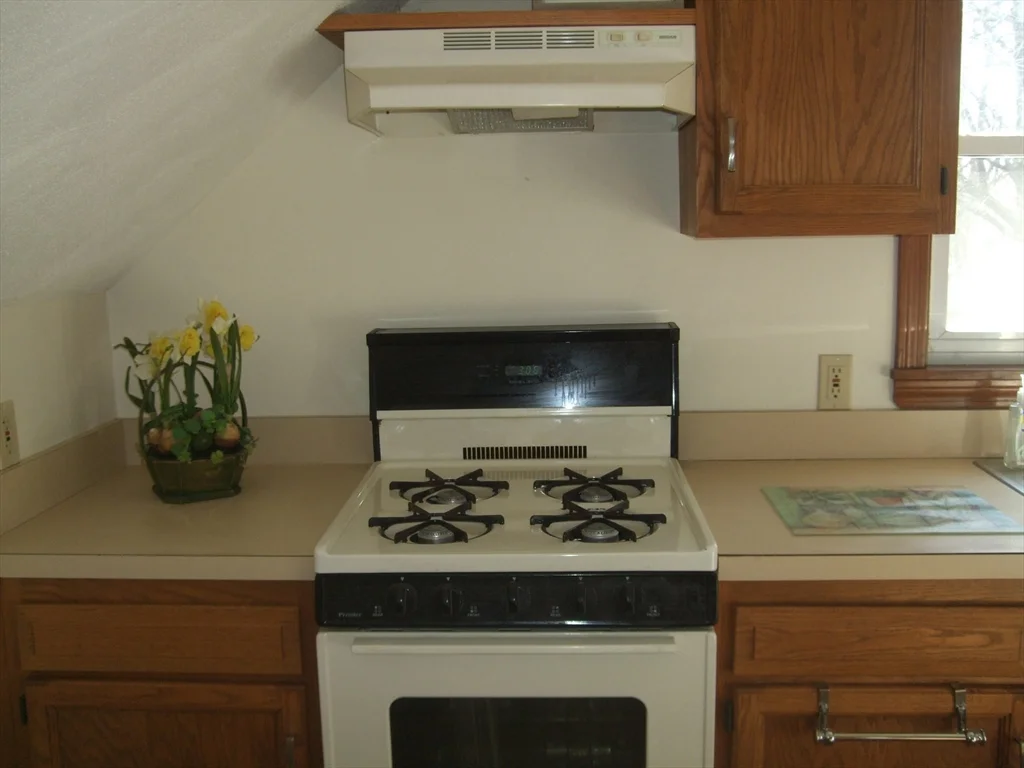 1 bed, 1 bath apartment for rent at 32-34 Moore Ave Unit 2, Franklin — photo 6 of 20