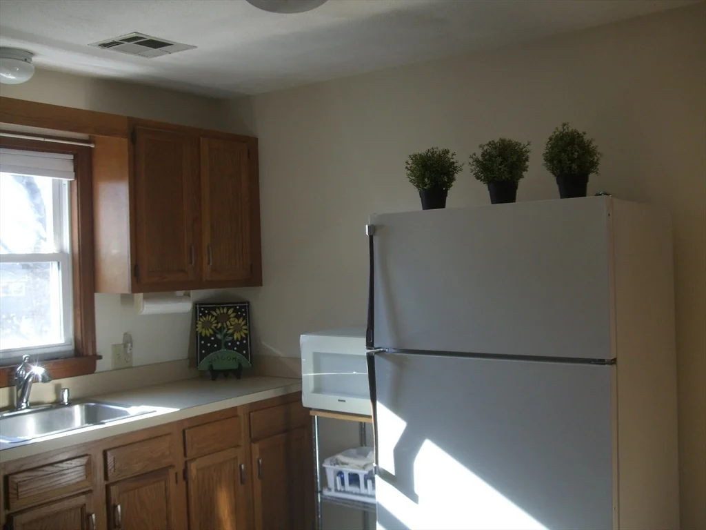 1 bed, 1 bath apartment for rent at 32-34 Moore Ave Unit 2, Franklin — photo 3 of 20