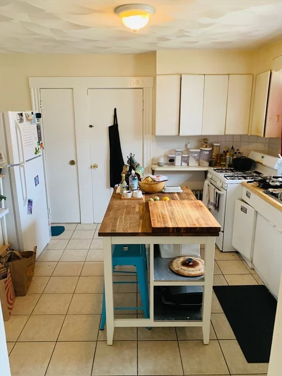 2 bed, 1 bath apartment for rent at 34 Morton St Unit 2, Watertown — photo 4 of 13