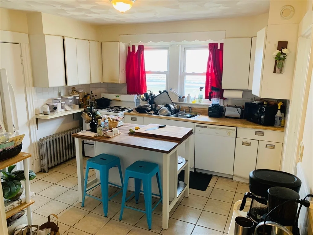 2 bed, 1 bath apartment for rent at 34 Morton St Unit 2, Watertown — photo 5 of 13