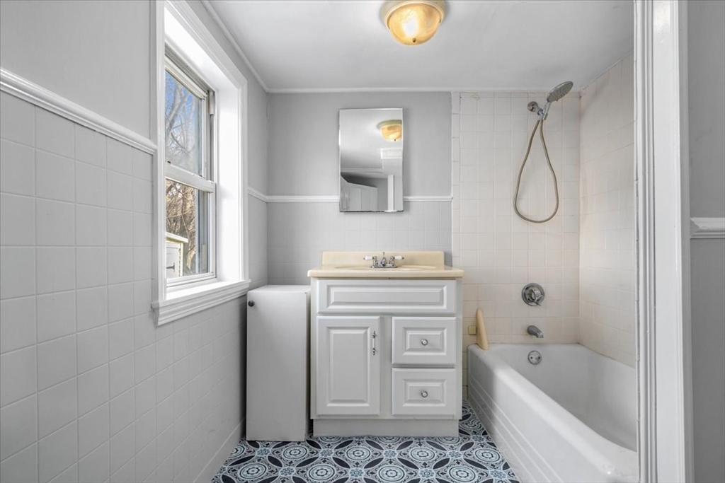 1 bed, 1 bath apartment for rent at 34 Neponset Ave Unit 1, Hyde Park — photo 32 of 42