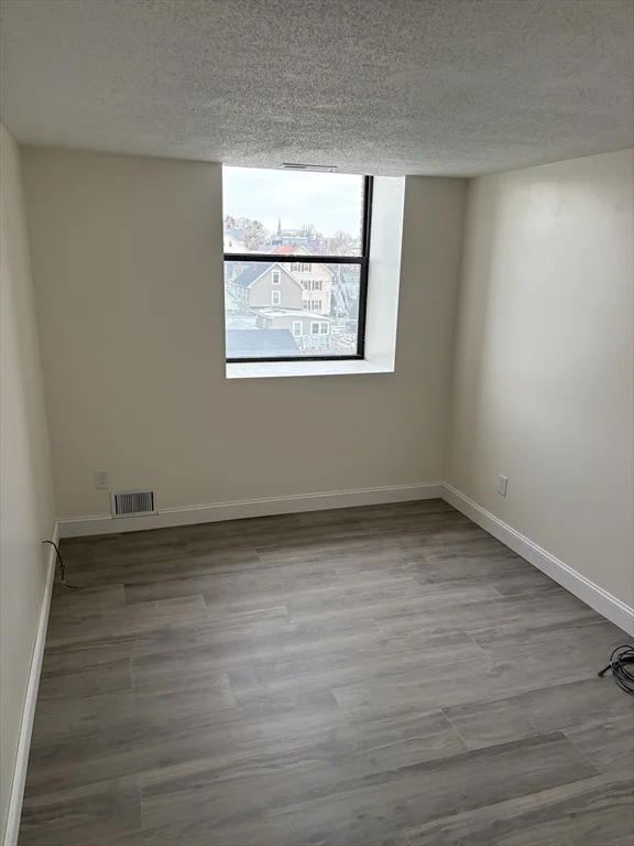 2 bed, 1 bath apartment for rent at 34 Newhall Unit 310, Lowell — photo 4 of 7