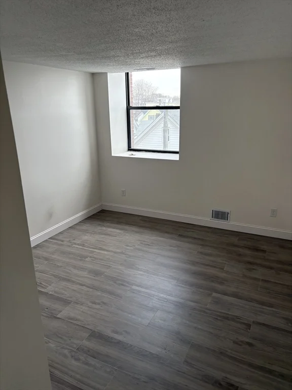 2 bed, 1 bath apartment for rent at 34 Newhall Unit 310, Lowell — photo 7 of 7