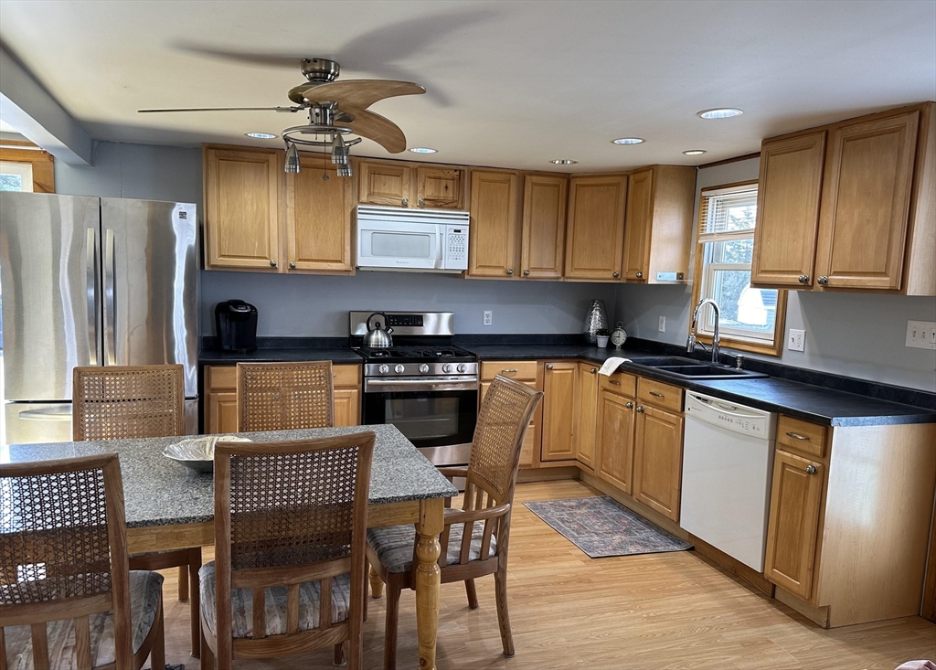 1 bed, 1 bath apartment for rent at 34 Old Point Rd Unit Cottage, Plum Island — photo 6 of 19