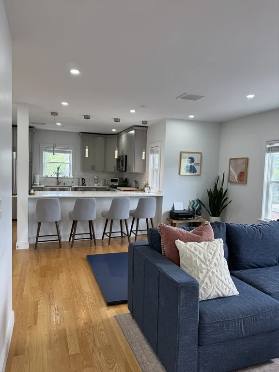 1 bed, 1 bath apartment for rent at 34 Park Unit 4, Newton Corner
