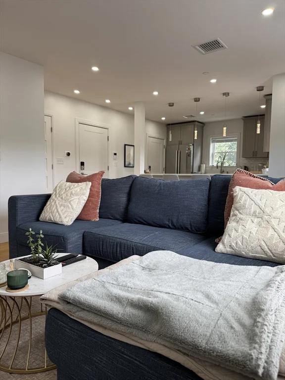 1 bed, 1 bath apartment for rent at 34 Park Unit 4, Newton Corner — photo 3 of 24