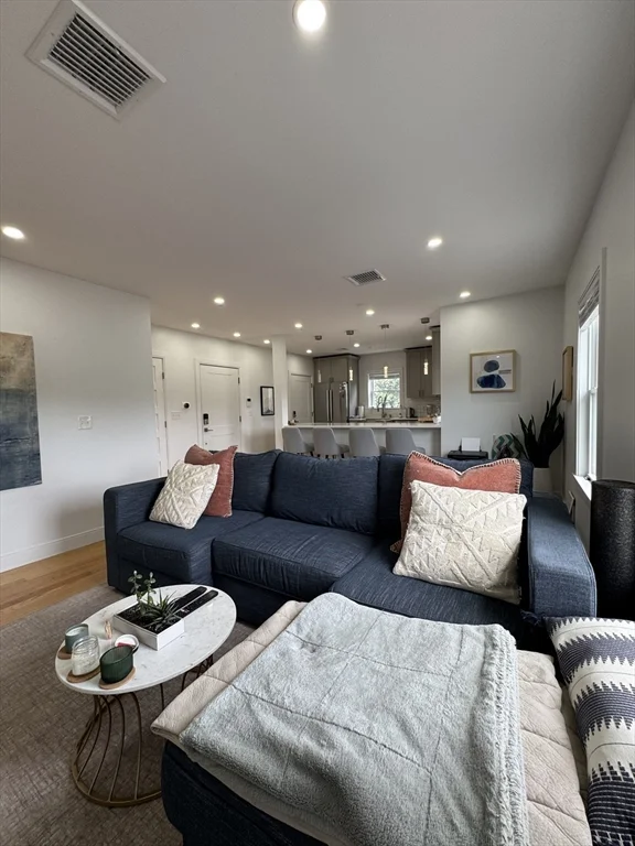 1 bed, 1 bath apartment for rent at 34 Park Unit 4, Newton Corner — photo 2 of 24