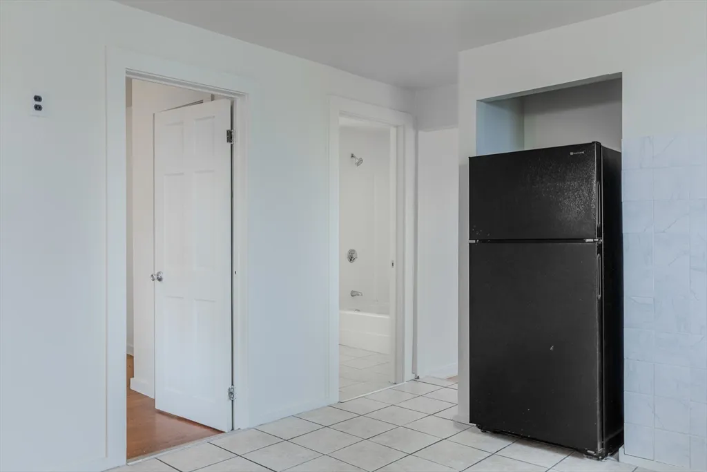 2 bed, 1 bath apartment for rent at 34 Perkins St Unit 2, Gloucester — photo 11 of 19