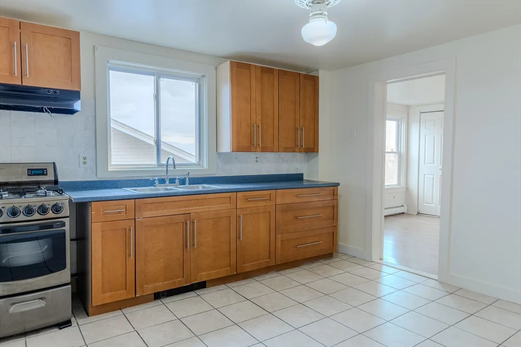 2 bed, 1 bath apartment for rent at 34 Perkins St Unit 2, Gloucester — photo 7 of 19