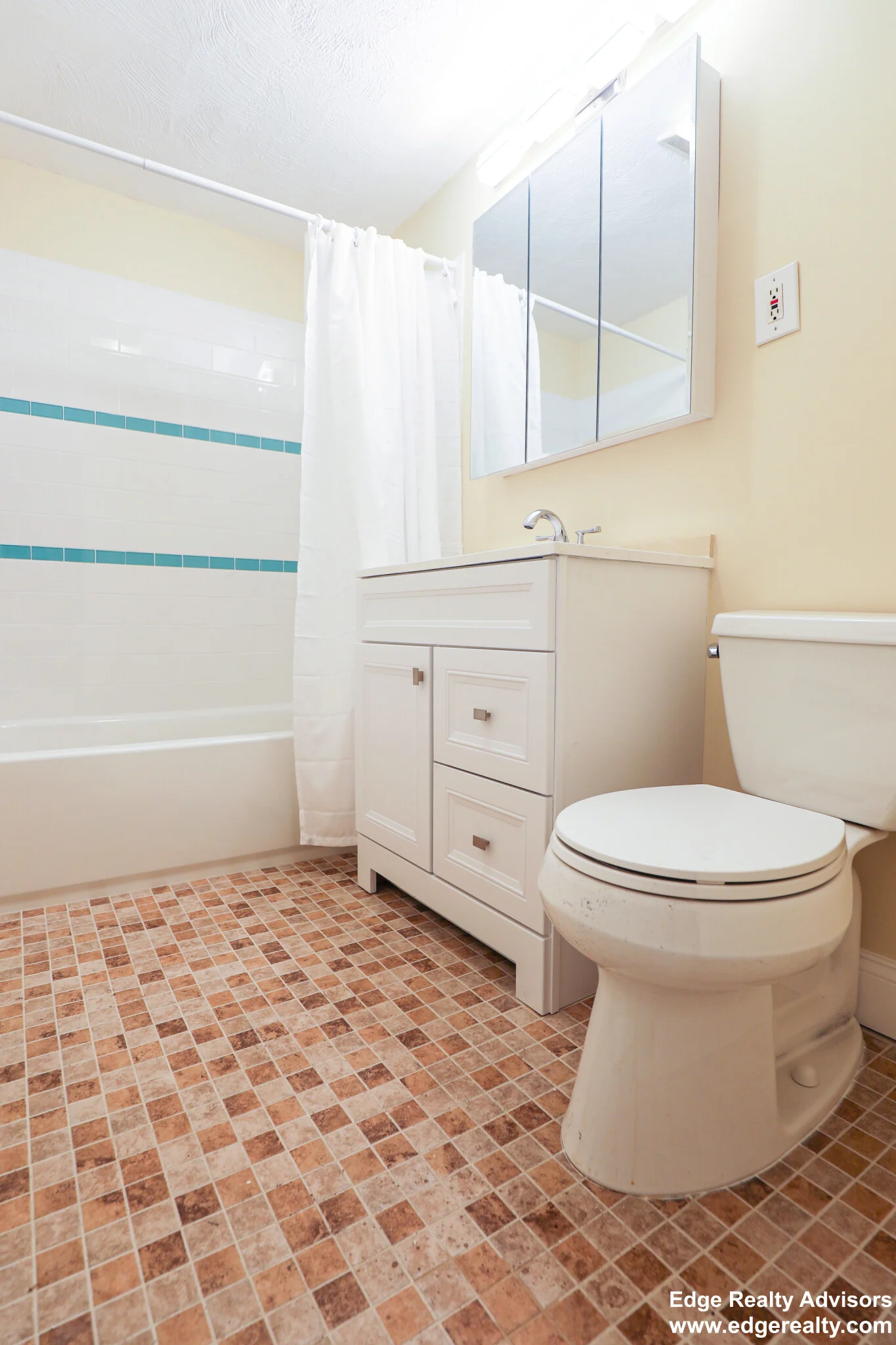 3 bed, 1 bath apartment for rent at 34 Pratt St Unit 1, Allston — photo 6 of 9