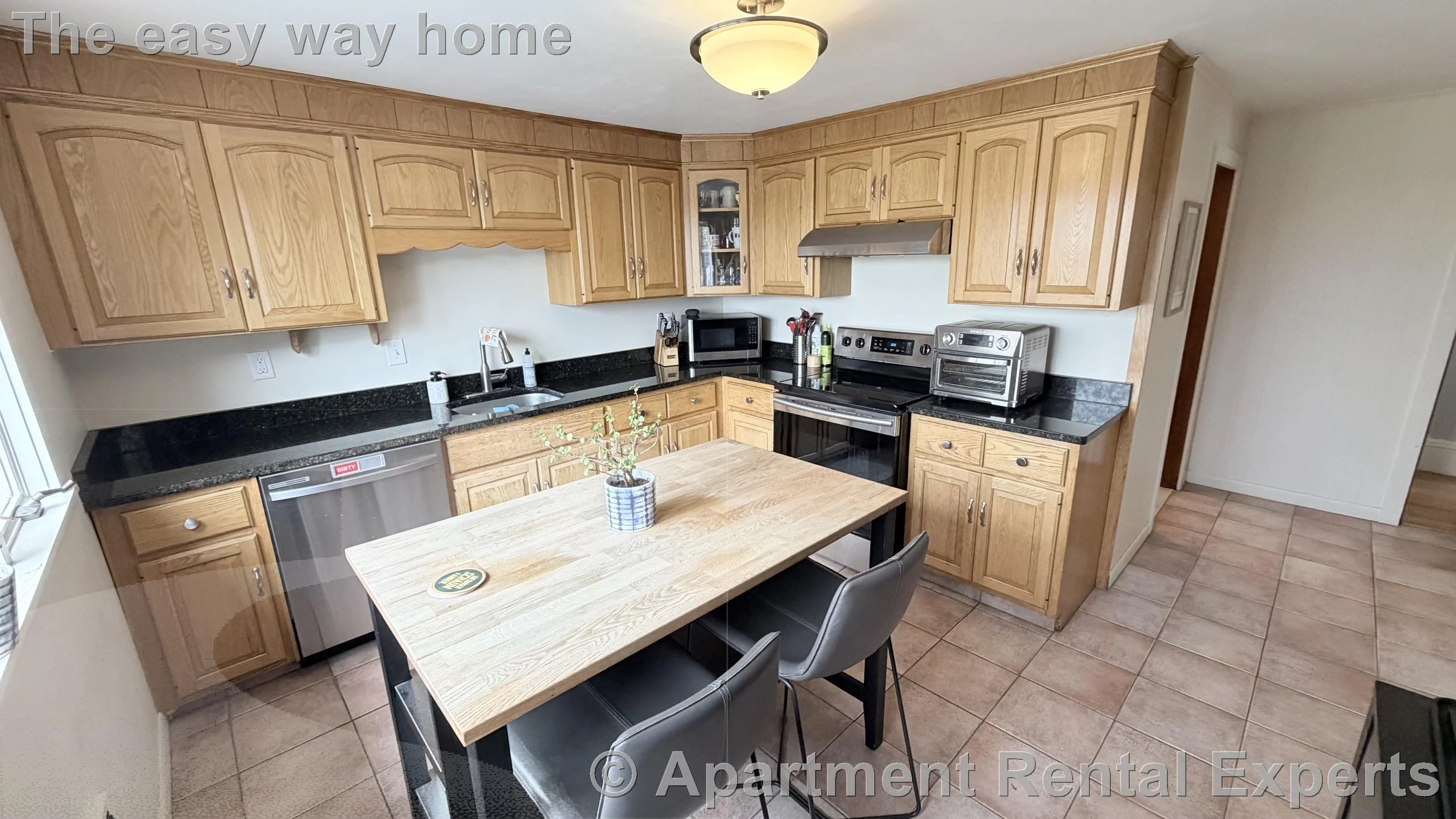 4 bed, 1 bath apartment for rent at 34 Preston Rd Unit 2, Spring Hill — photo 3 of 18
