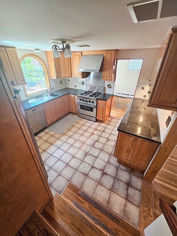 3 bed, 2 bath apartment for rent at 34 Ridgewood Rd, Islington — photo 3 of 14