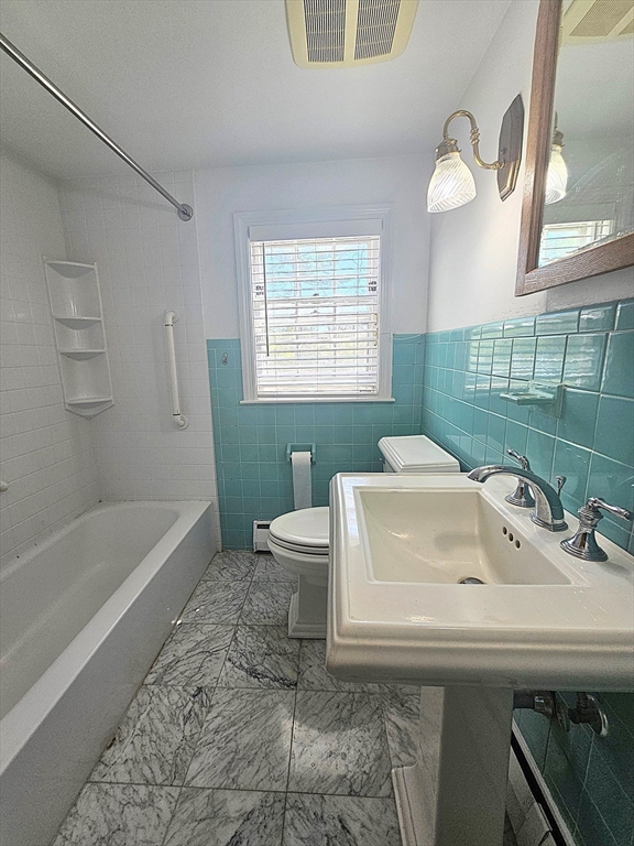 3 bed, 2 bath apartment for rent at 34 Ridgewood Rd, Islington — photo 7 of 14