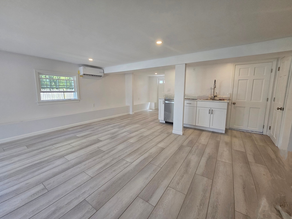 3 bed, 2 bath apartment for rent at 34 Ridgewood Rd, Islington — photo 9 of 14