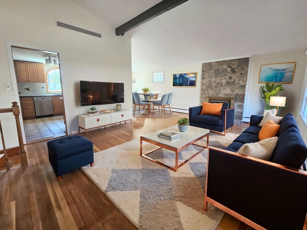 3 bed, 2 bath apartment for rent at 34 Ridgewood Rd, Islington — photo 2 of 14