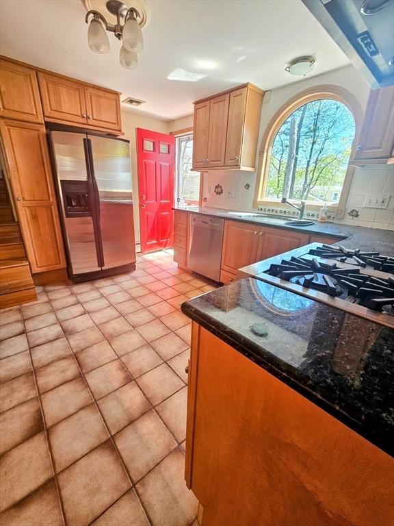 3 bed, 2 bath apartment for rent at 34 Ridgewood Rd, Islington — photo 4 of 14