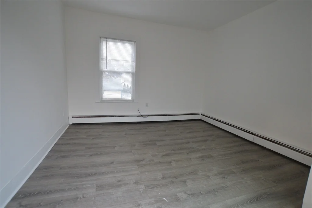 3 bed, 1 bath apartment for rent at 34 Riverside Ave Unit 2, Haverhill — photo 5 of 19