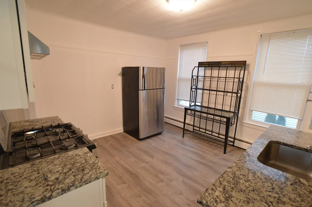 3 bed, 1 bath apartment for rent at 34 Riverside Ave Unit 2, Haverhill — photo 4 of 19