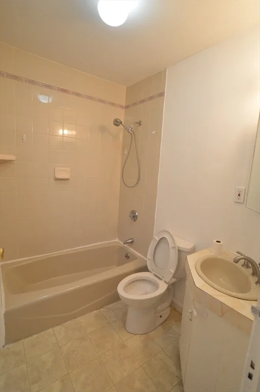 3 bed, 1 bath apartment for rent at 34 Riverside Ave Unit 2, Haverhill — photo 7 of 19
