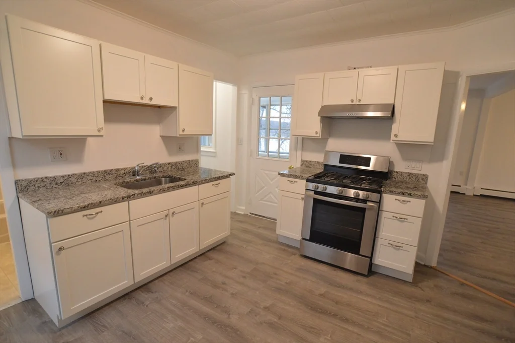 3 bed, 1 bath apartment for rent at 34 Riverside Ave Unit 2, Haverhill — photo 3 of 19