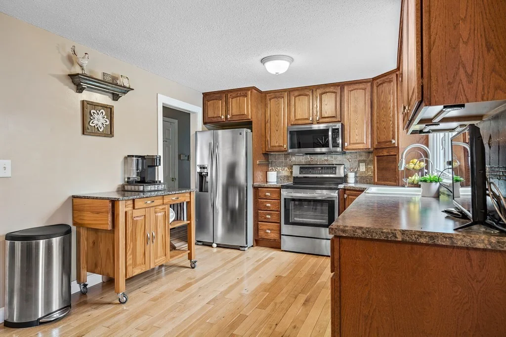 3 bed, 2 bath apartment for rent at 34 Ron Cir, Taunton — photo 4 of 11