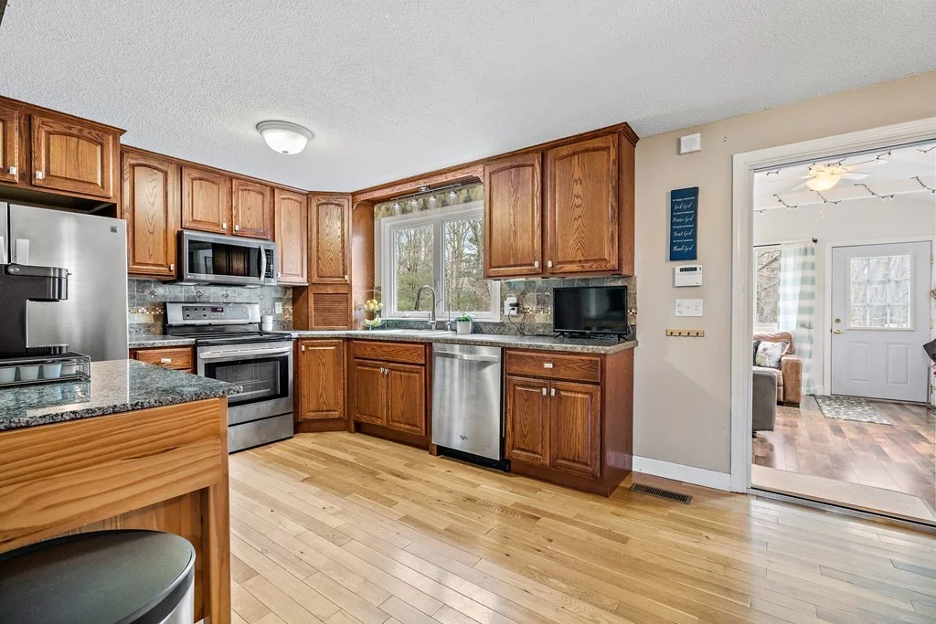 3 bed, 2 bath apartment for rent at 34 Ron Cir, Taunton — photo 6 of 11