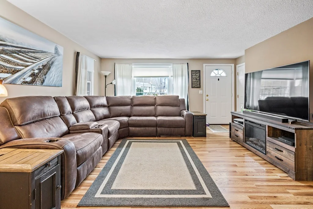 3 bed, 2 bath apartment for rent at 34 Ron Cir, Taunton — photo 3 of 11