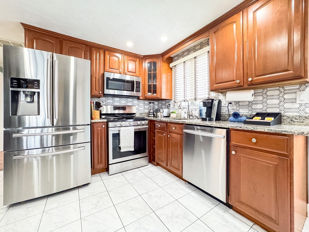 3 bed, 1 bath apartment for rent at 34 Rumney Rd Unit 1, Revere — photo 3 of 14