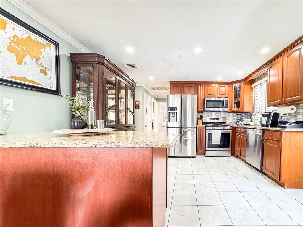 3 bed, 1 bath apartment for rent at 34 Rumney Rd Unit 1, Revere — photo 2 of 14