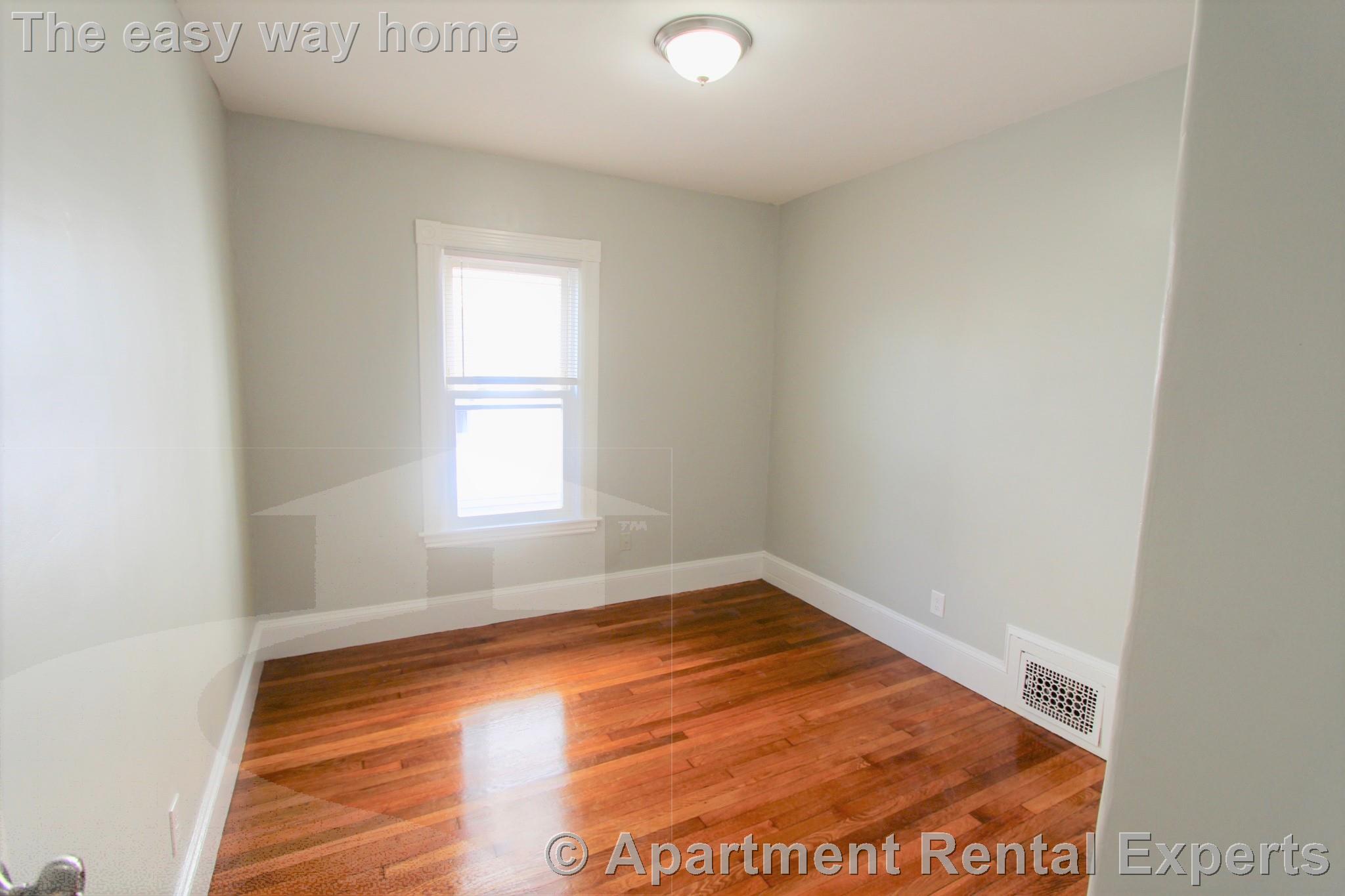 4 bed, 2 bath apartment for rent at 34 Russell St Unit 3, Malden Center — photo 4 of 9
