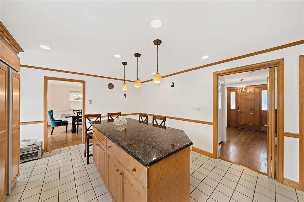 5 bed, 2 bath apartment for rent at 34 Saddle Club, Lexington — photo 8 of 26